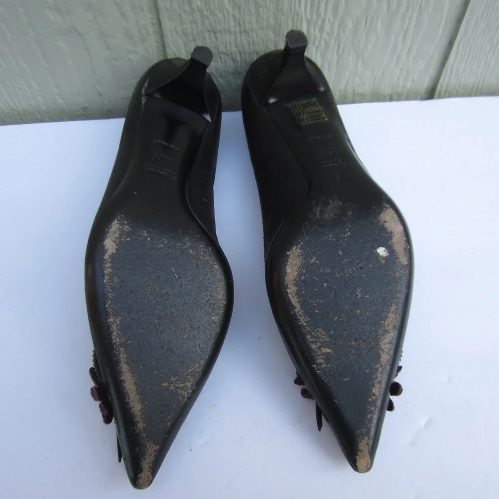 PRADA Heels size 5.5 Black Leather Floral Applique Kitten Pointed Toe Luxury Y2K